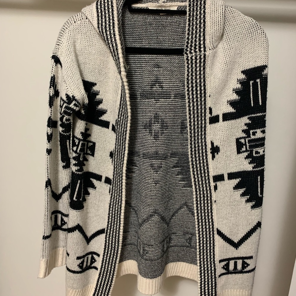 Pink rose brand Aztec print duster/sweater white/cream and black size small
